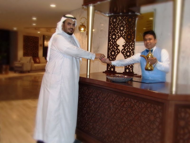Infinity Hotel Makkah Mecca Exterior photo A Saudi Arabian man wearing a thobe